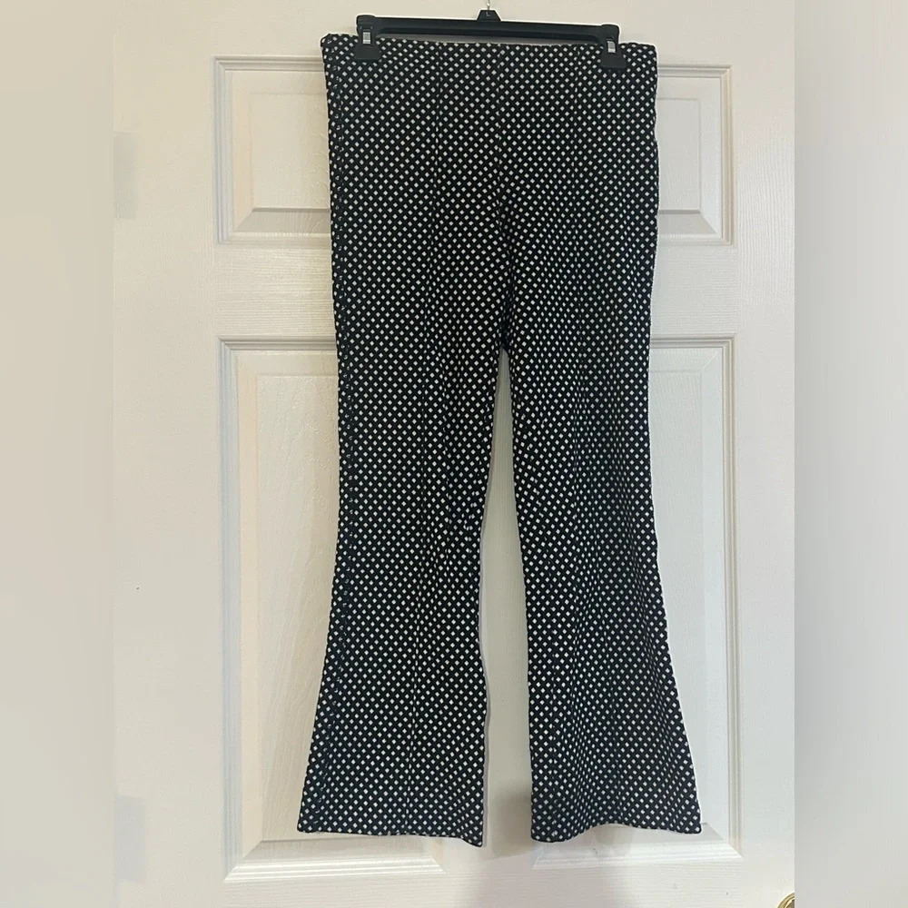 Anthropologie The Essential Crop Flare size XS stretch trousers